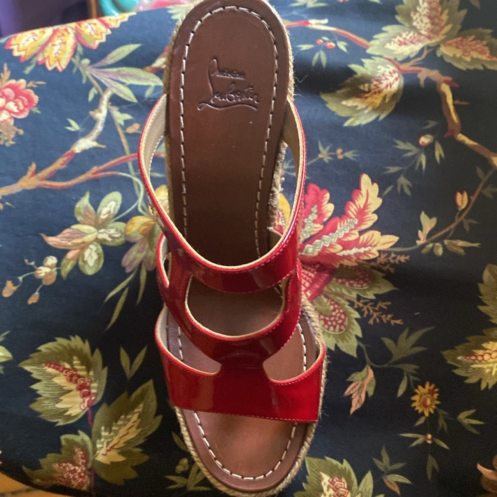 CHRISTIAN LOUBOUTIN  RED PATENT  5” Wedge / 1” Toe Sandals size 37 HOT! - Picture 14 of 15